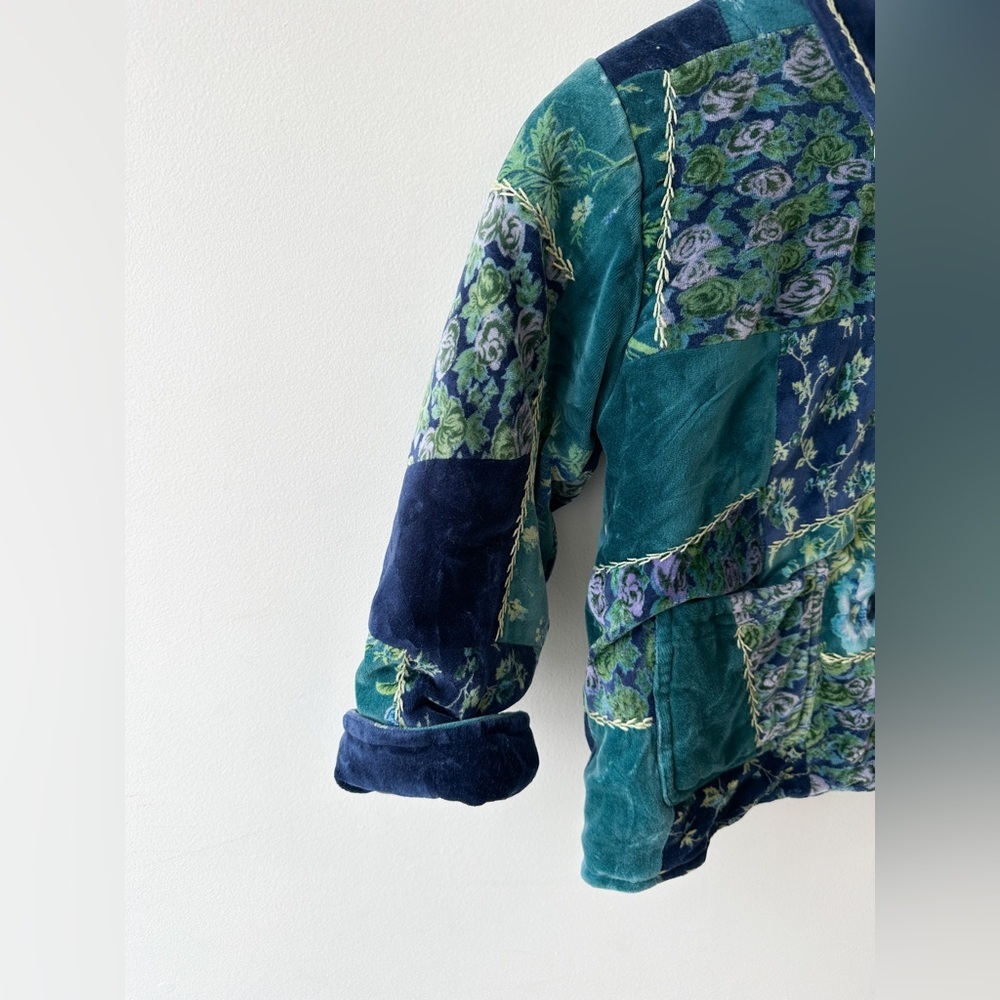 Velour Button Down, Collar Quilted Jacket-Handmade-Lined-Size 5-6 (Measurements) - Picture 4 of 9